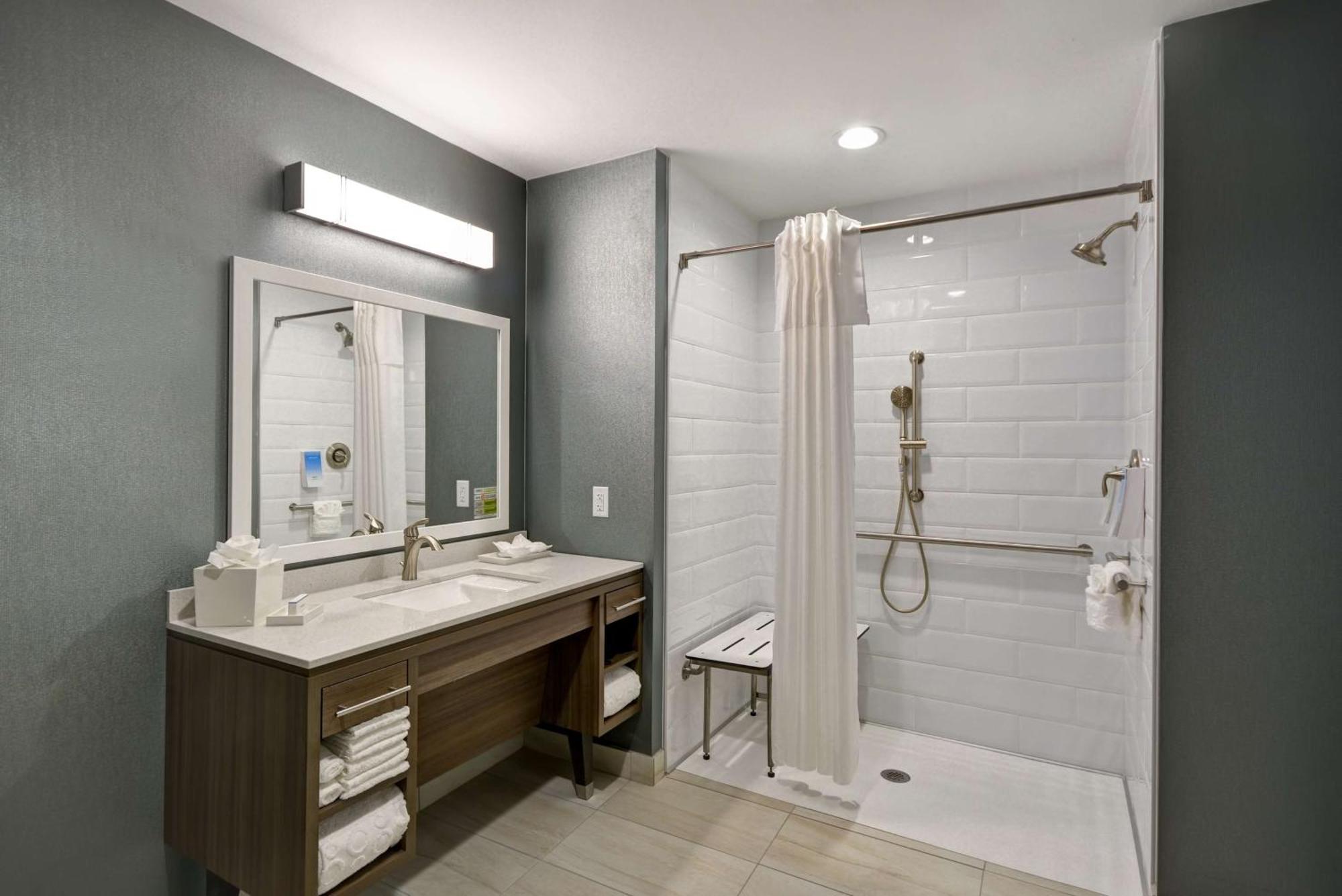 Hotel Home2 By Hilton Richardson