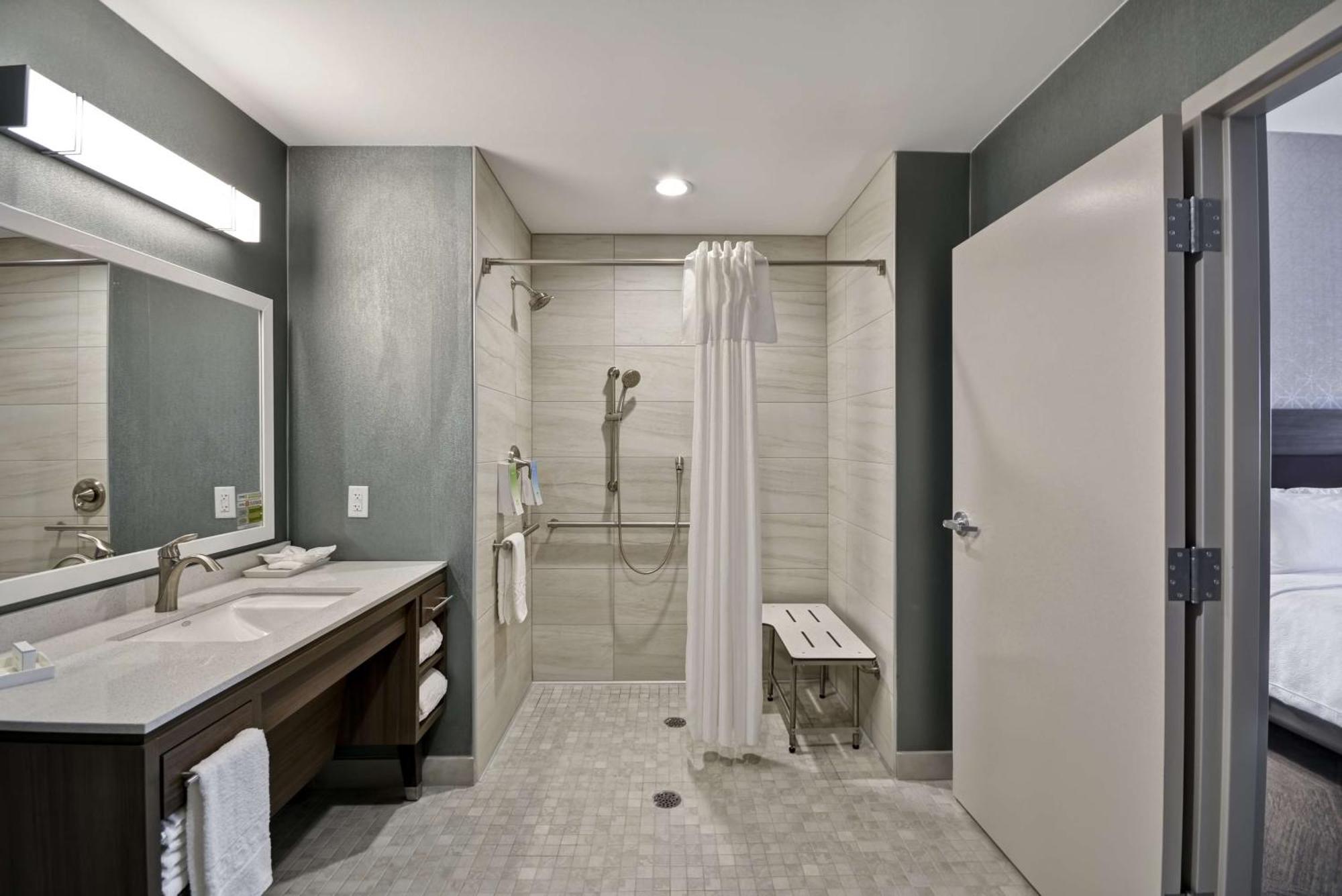 Home2 By Hilton Richardson Hotel 3*